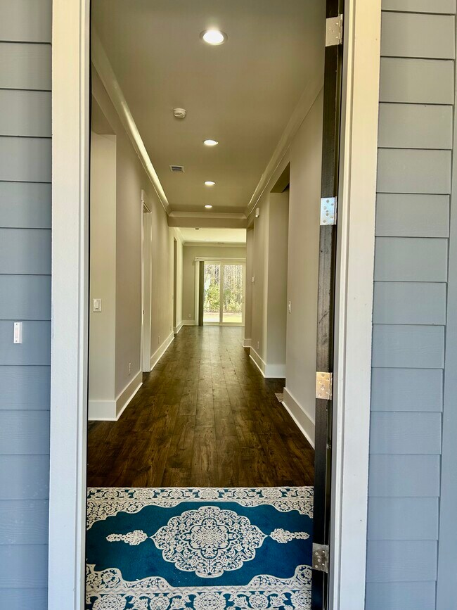 Building Photo - 1214 Laurel Oak Ave