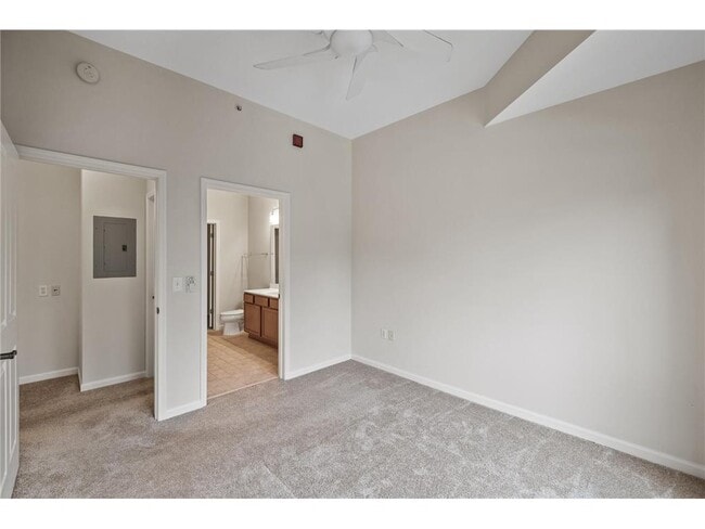 Building Photo - 500 500 E Grant St