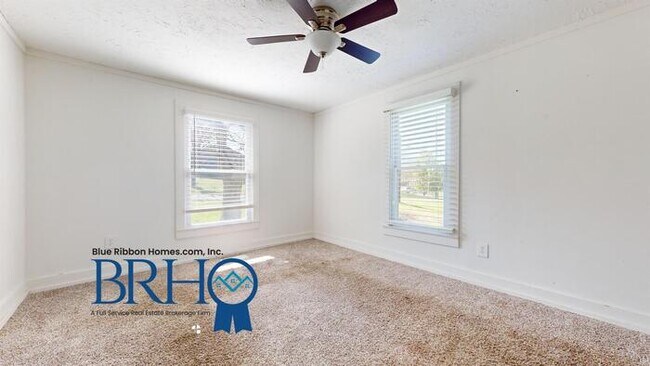 Building Photo - 3213 Shields Ave