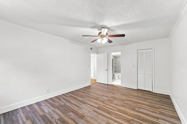 Building Photo - 3101 Oakland Shores Dr