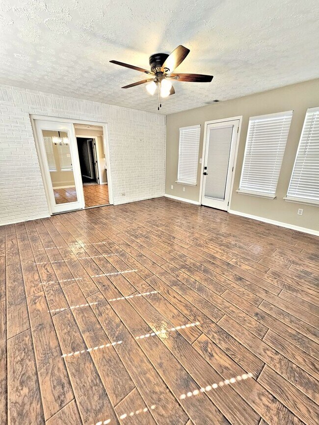 Building Photo - 2402 Harpeth Pl SW