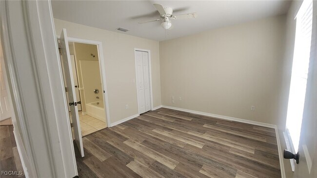 Building Photo - 923 SW 33rd Terrace