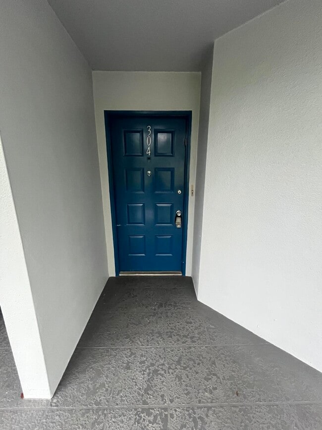 Building Photo - 12600 SW 5th Ct