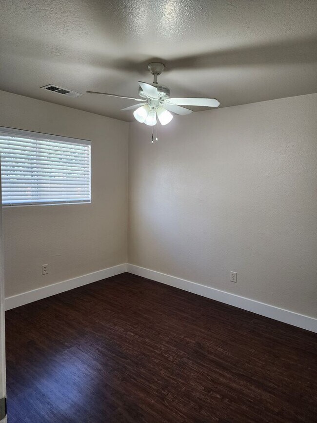 Building Photo - 3 bedroom 1 bath with Garage converted to ...