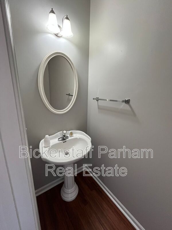 Building Photo - 410 26th Ct