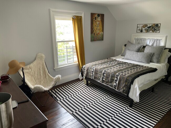 Building Photo - 70 Grove St