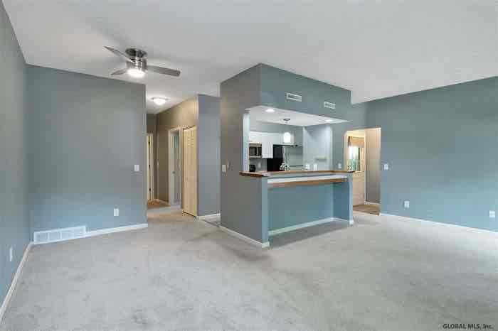 Building Photo - 124 Grenadier Ct