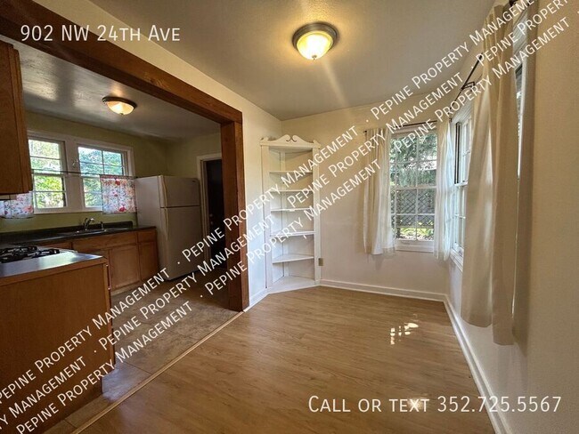Building Photo - 902 NW 24th Ave