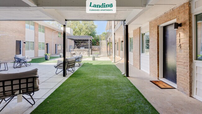 Building Photo - 425 N Rosemont Ave