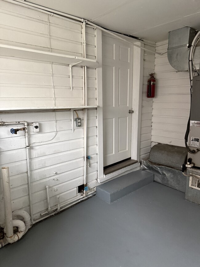 Building Photo - 2859 Winchester Ave