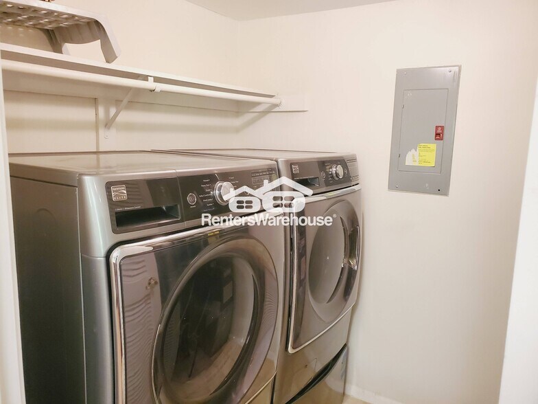 Building Photo - 14 Springhedge Ct St