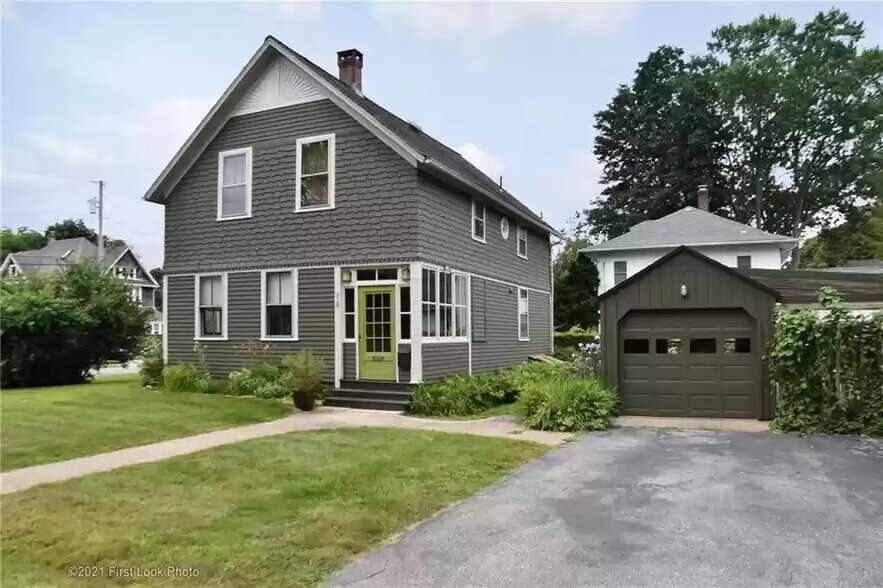 Building Photo - 74 Meadow Ave