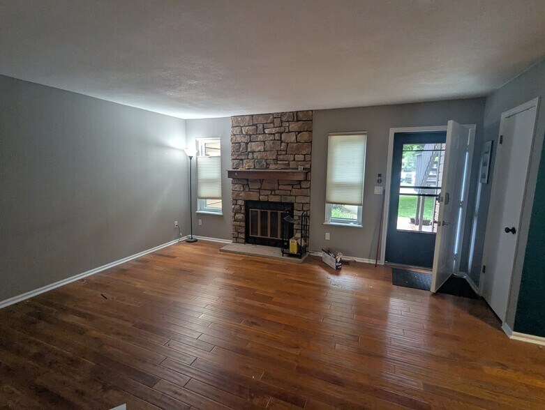 Building Photo - 6241 Willow Ln