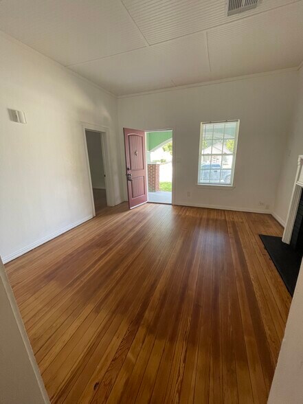 Building Photo - 5332 Lindsley Ave