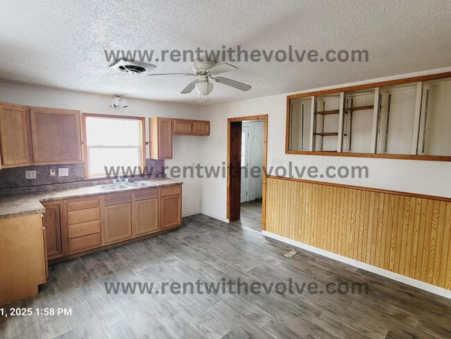 Building Photo - 337 S Indiana St