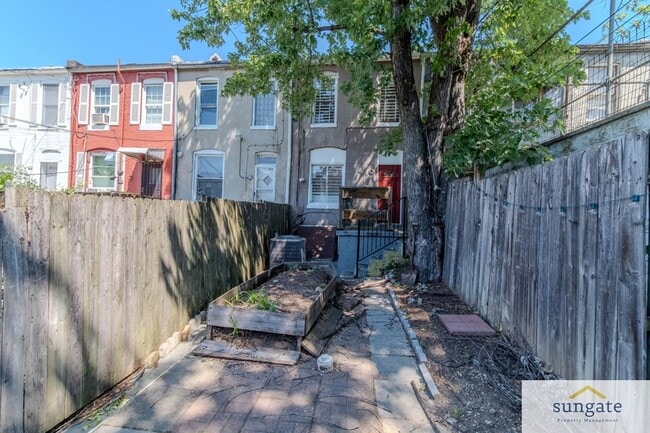 Building Photo - 341 E 27th St