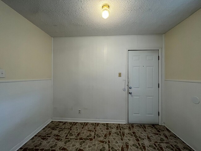 Building Photo - 1303 Redondo Dr