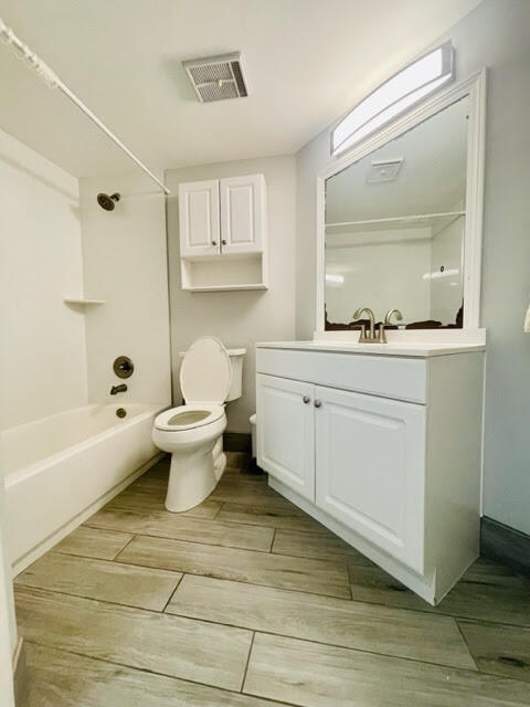 Building Photo - 5571 Courtyard Dr