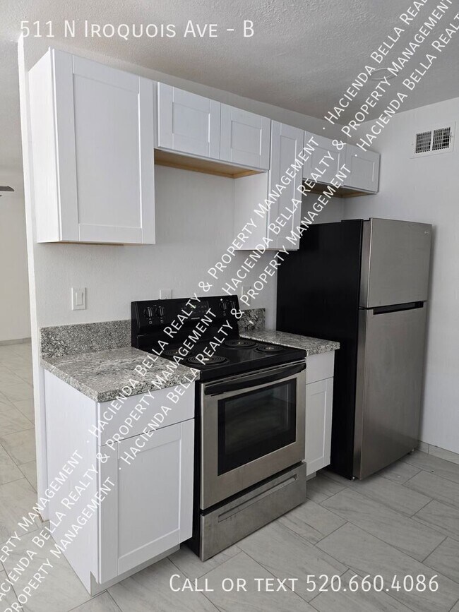 Building Photo - 511 N Iroquois Ave