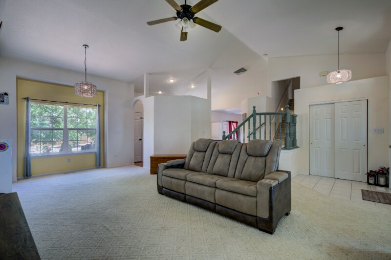 Building Photo - 523 W Hook Dr