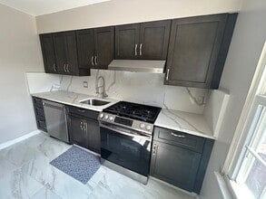 Building Photo - 1008 Travis Ln