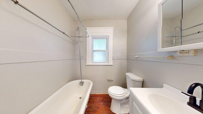 Building Photo - Cudell/West Blvd neighborhood; 4 bedroom/1 bath single family house for rent!