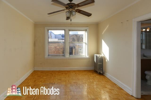 Building Photo - 717 W Belmont Ave