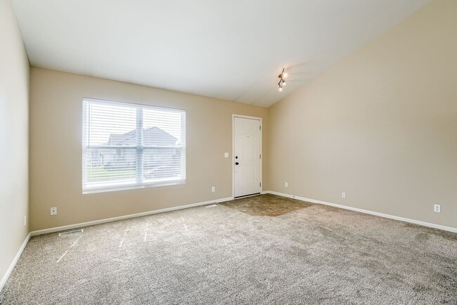 Building Photo - Charming Multi-Level Near Parks and Lakes!!