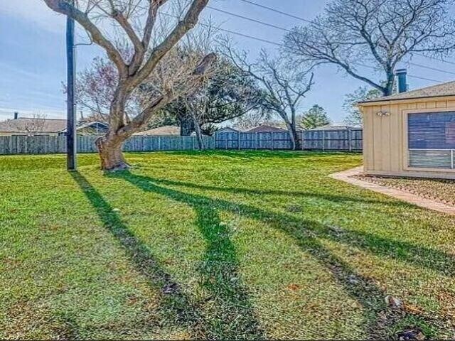 Building Photo - 3610 Vineyard Dr