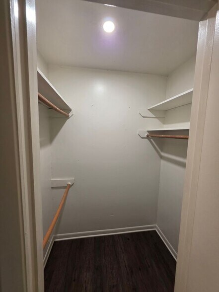 Building Photo - 4207 Woodcrest Dr