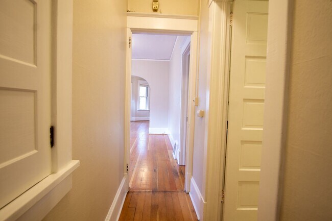 Building Photo - Gorgeous + Spacious 2-Bedroom Flat with Hardwoods, Dishwasher, Fireplace + Etc.!