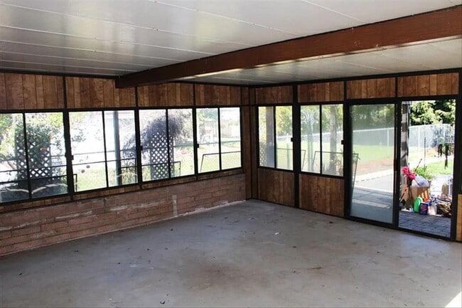 Building Photo - 3 BR / 1.75 BA detached single-family home...