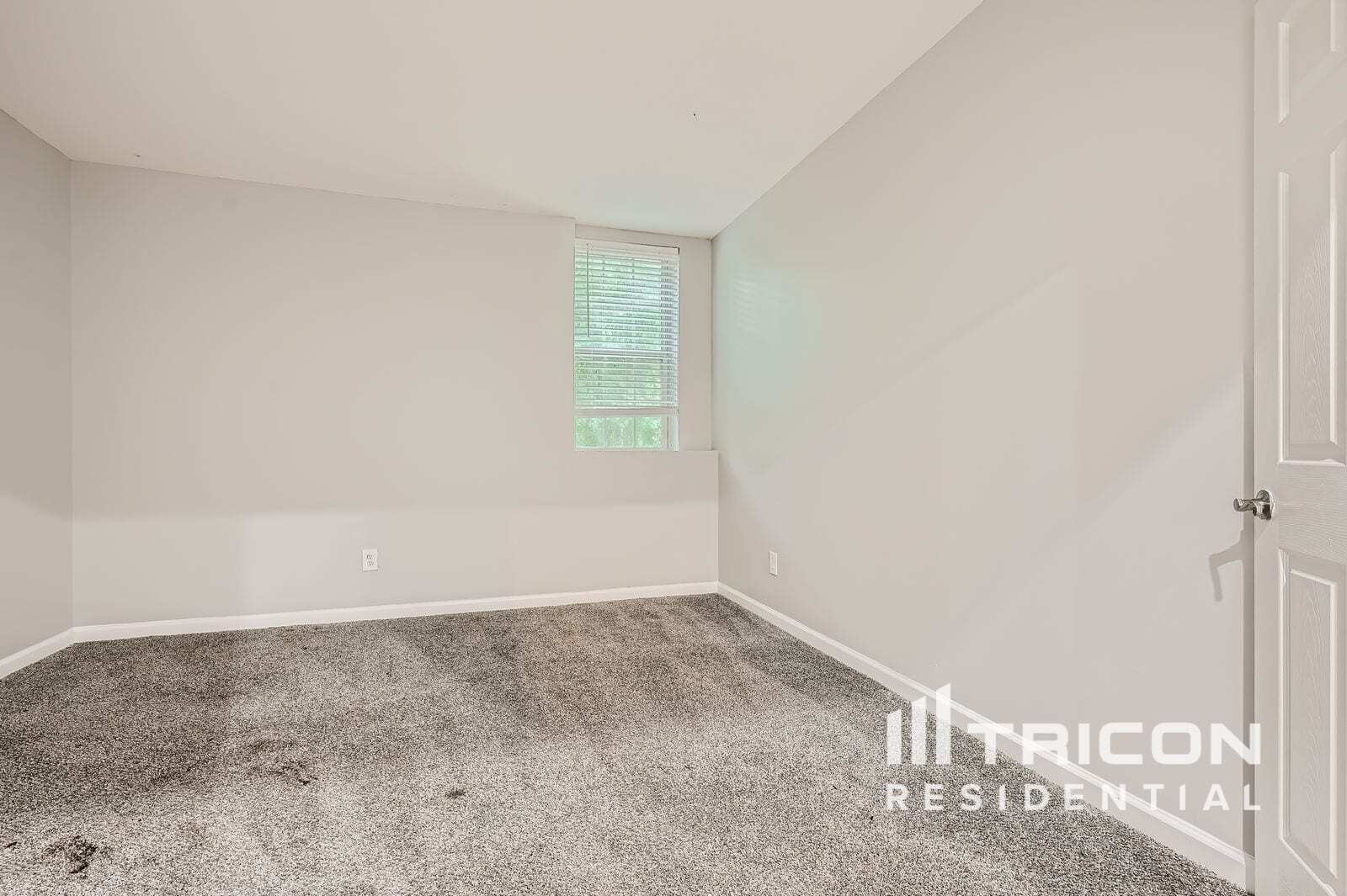 Building Photo - 150 Heathridge Dr