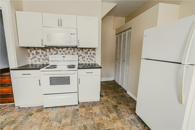 Building Photo - 297-303-303 Dartmouth St