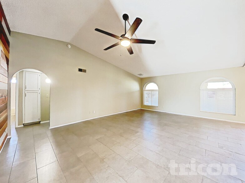 Building Photo - 4140 W Pershing Ave