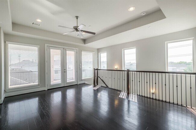 Building Photo - 4015 Lillian St