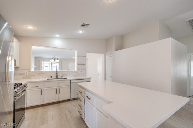 Building Photo - 8136 Shady Glen Ave