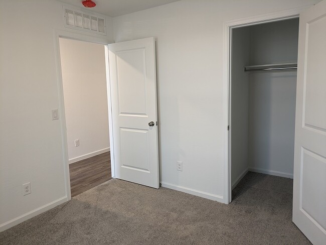 Building Photo - 1436 W Toltec Dr