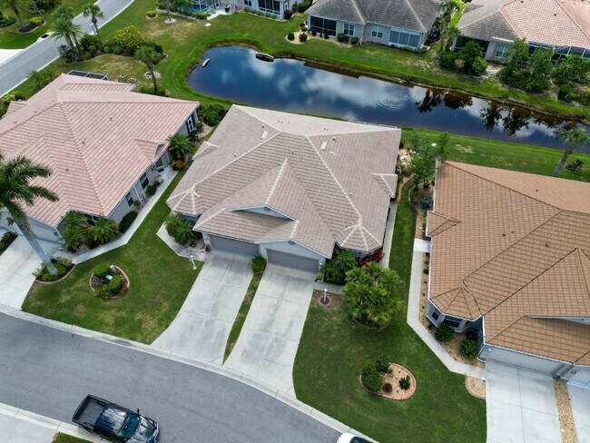 Building Photo - "Charming Englewood Gem: 2 Beds, 2 Baths in Oyster Creek Gated Golf Community