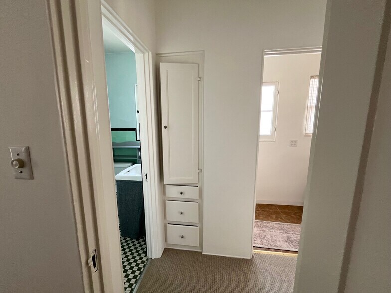 Bathroom & storage - 1617 California Ave