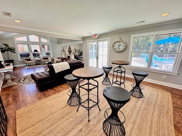 Building Photo - Bay South