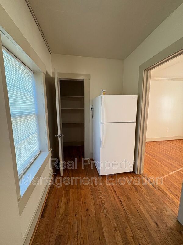 Building Photo - 523 S Cameron St