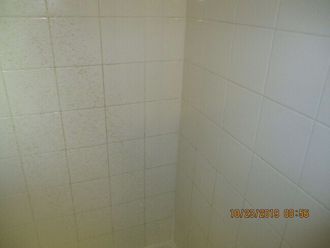 Building Photo - Traditions at Powell