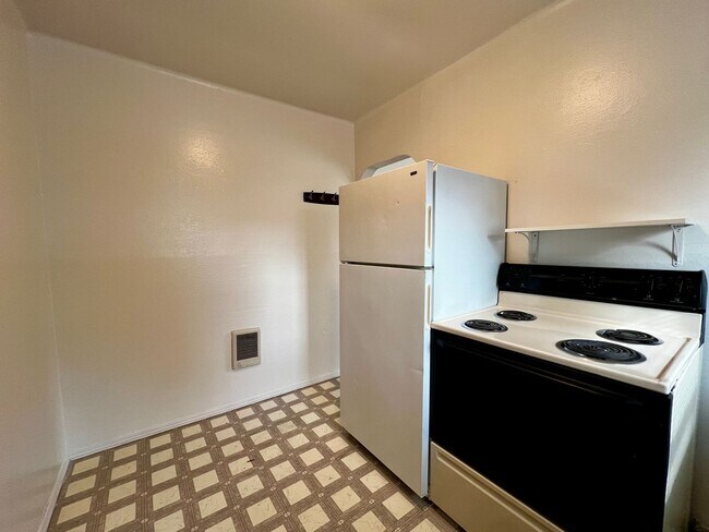 Building Photo - L708