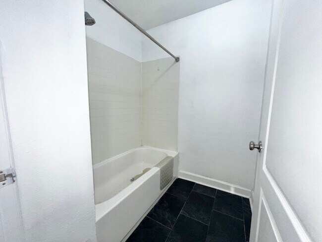 Building Photo - MOVE IN NOW!! Gated community Miriada! 1st floor 1X1.5 bath condo near pool area!!! Laminate wood...
