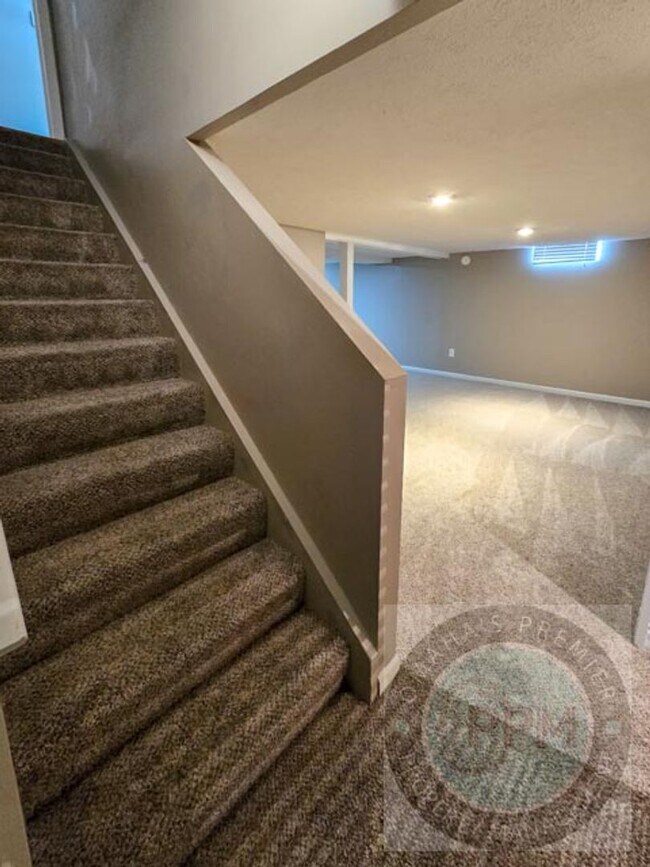 Building Photo - Beautiful 4 Bed 2 Bath Millard Home 1/2 OF...