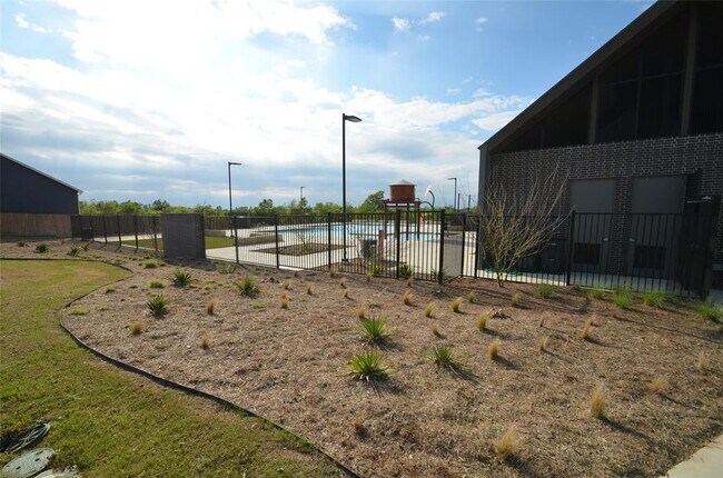 Building Photo - 13706 Mussel Rn