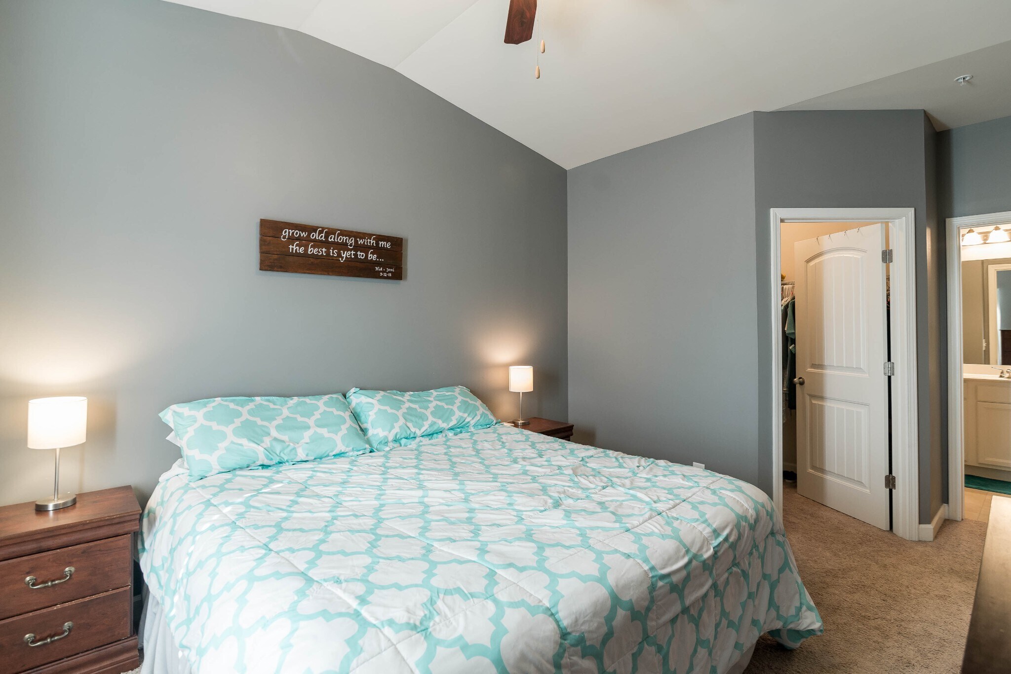 Attached master bathroom and walk-in closet off the master bedroom. - 1040 Charlie Daniels Pkwy