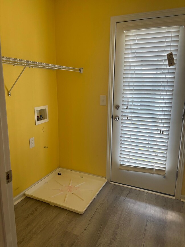 Building Photo - 1825 Polaris Dr