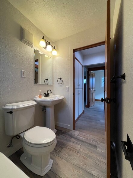 Building Photo - 1204 W Story St